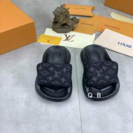 Picture of Louis Vuitton Slippers _SKULVsz38-45BSS0712384